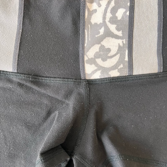 Lululemon reversible booty shorts - Picture 2 of 5
